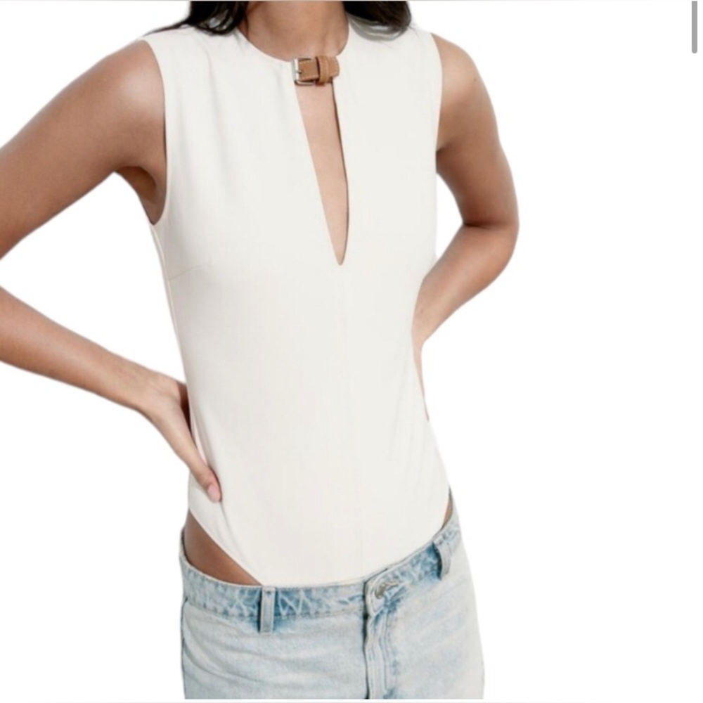 Sleeveless Cream Keyhole Buckle Bodysuit